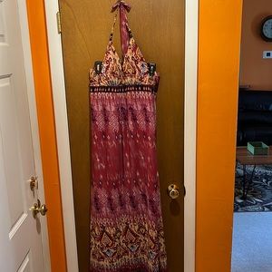 COPY - Plus size halter-neck maxi dress